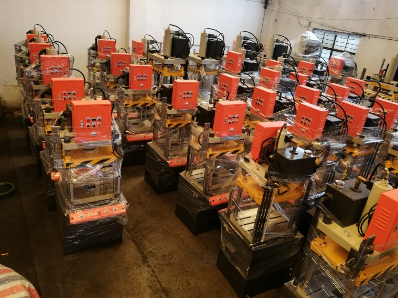 10-50噸四柱液壓機銷往墨西哥